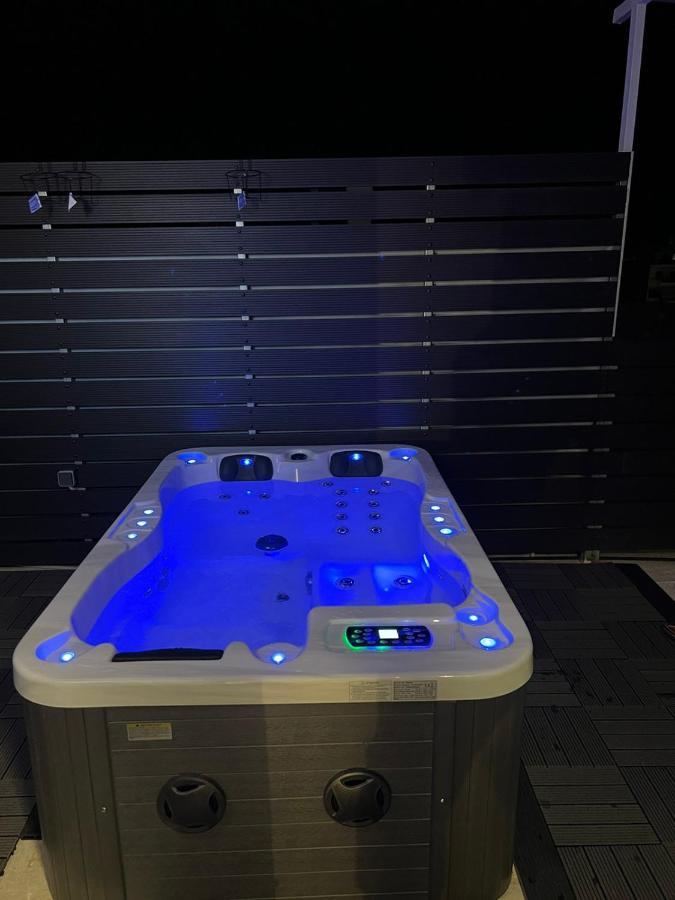 Loft Spa Greece - Enjoy Our Jacuzzi Kalamata Zewnętrze zdjęcie